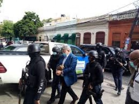 Tribunal decide mantener en prisi&oacute;n a Fernando Rosa