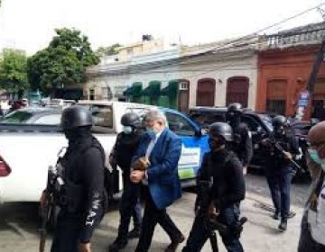 Tribunal decide mantener en prisi&oacute;n a Fernando Rosa
