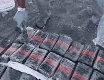 Autoridades ocupan 26 paquetes de coca&iacute;na