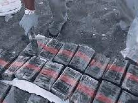 Autoridades ocupan 26 paquetes de coca&iacute;na