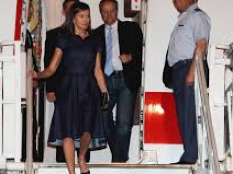 Reina Letizia de Espa&ntilde;a realiza  escala t&eacute;cnica en Rep&uacute;blica Dominicana en su ruta hacia Honduras