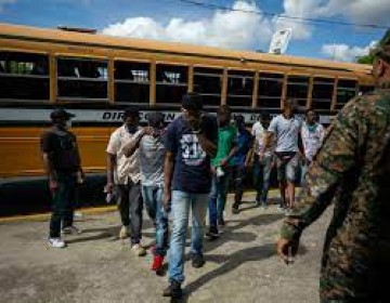La "camiona" dominicana y su &uacute;nico destino: la deportaci&oacute;n a Hait&iacute;