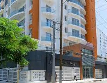 Hallan hombre muerto en las afueras del edificio Shalom Tower