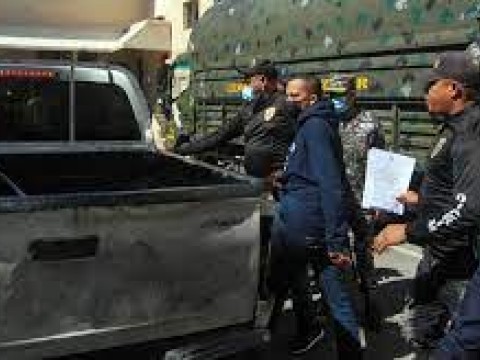 Aplazan coerci&oacute;n a 14 polic&iacute;as por tumbe coca&iacute;na