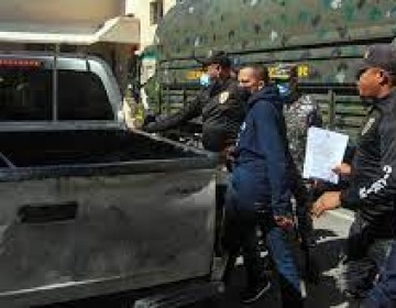 Aplazan coerci&oacute;n a 14 polic&iacute;as por tumbe coca&iacute;na