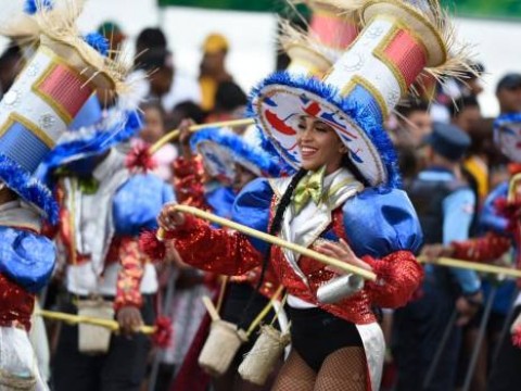 Buena asistencia, algarab&iacute;a y color estuvieron presentes en el Desfile Nacional del Carnaval 2020 