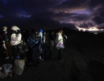 Detenciones por cruces ilegales en la frontera sur de EEUU aumentan 3 % en agosto