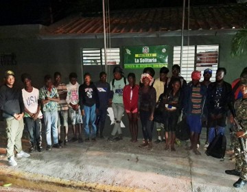 Detienen a 29 haitianos indocumentados que intentaban evadir controles en El&iacute;as Pi&ntilde;a y Montecristi
