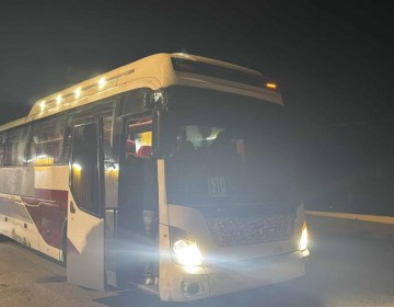 Detienen autob&uacute;s con 70 ciudadanos haitianos indocumentados en Azua