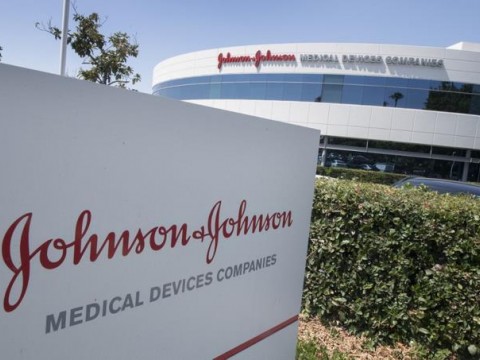 FDA  detiene producci&oacute;n de vacunas anticovid J&J en planta de EEUU