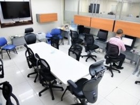 DICOM acondiciona sala de prensa para los periodistas que cubren Palacio