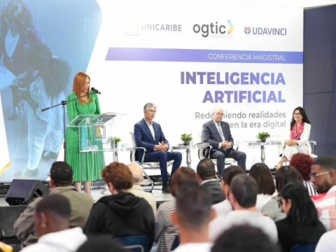 Unicaribe imparte conferencia sobre inteligencia artificial