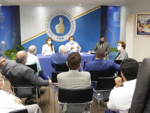 Direcci&oacute;n del PRM discute ternas para sustituir cuatro diputados