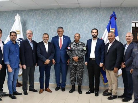 Nuevo director de la Polic&iacute;a Nacional se re&uacute;ne con ejecutivos MLB