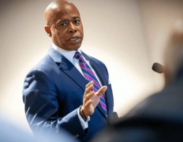 Tres pol&iacute;ticos dominicanos en Nueva York han pedido la renuncia del alcalde Eric Adams