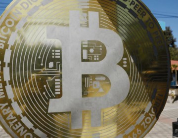 Trump emite orden ejecutiva crea Reserva Estrat&eacute;gica Criptomonedas