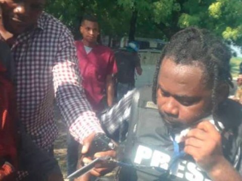 Dos periodistas heridos en una balacera frente al parlamento de Hait&iacute;