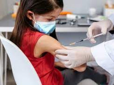 Autoridades evaluar&aacute;n si ni&ntilde;os 5 a 11 a&ntilde;os podr&aacute;n vacunarse