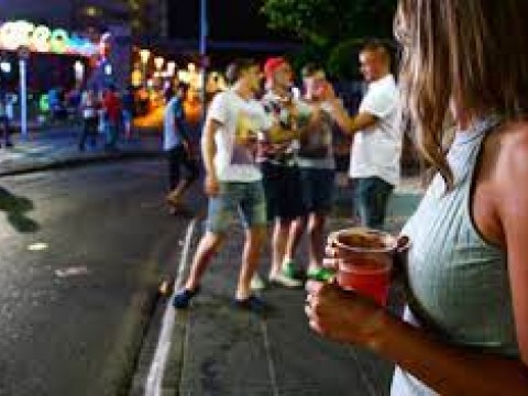 Consumo de alcohol en la v&iacute;a p&uacute;blica podr&iacute;a ser prohibido por ley