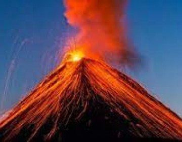 El volc&aacute;n de Fuego en Guatemala entra en erupci&oacute;n