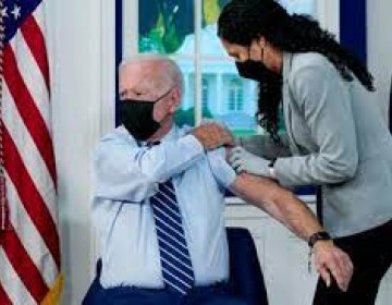 Presidente Biden se pone la tercera dosis de la vacuna contra la Covid-19