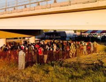 Grupos religiosos ayudan a migrantes en la frontera de EEUU