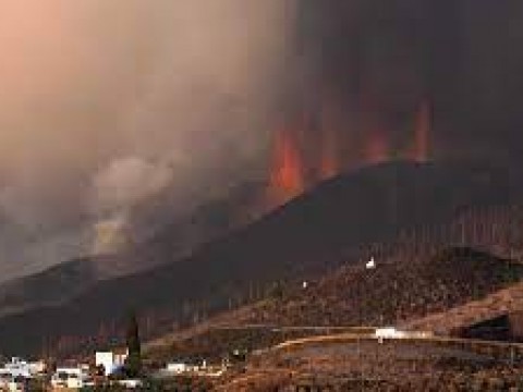 La Palma es declarada zona catastr&oacute;fica por la erupci&oacute;n del volc&aacute;n Cumbre Vieja