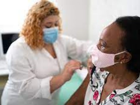 Empleados de Educaci&oacute;n y de salud de Nueva York: o se vacunan o se van
