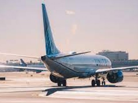 United Airlines despedir&aacute; a casi 600 trabajadores por negarse a vacunarse