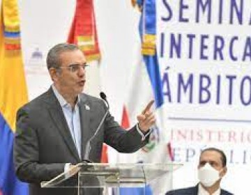 Abinader admite hay un "descuido generalizado" en la Polic&iacute;a Nacional