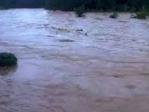 Encuentran cad&aacute;ver de una mujer en un r&iacute;o de Hig&uuml;ey