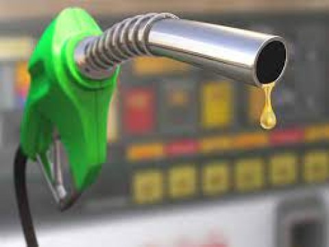 Sube gal&oacute;n de gasolina regular 3 pesos