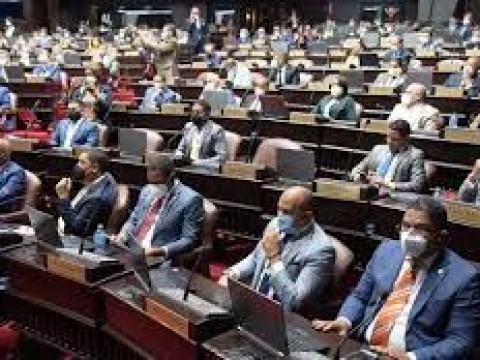 Diputados: Si eliminan sus exoneraciones deben aumentarse los salarios