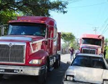 Inician plan piloto para que camiones transiten fuera de la ciudad
