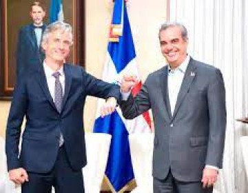 Presidente Abinader recibe al vicepresidente del Banco Mundial Carlos Felipe Jaramillo
