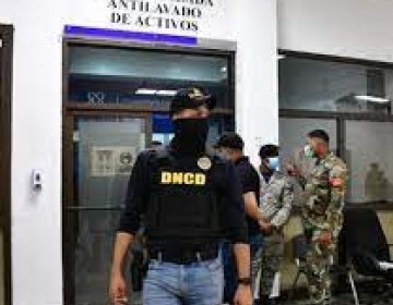 Trasladan implicados en Operaci&oacute;n Larva a Procuradur&iacute;a Especializada Antilavado de Activos