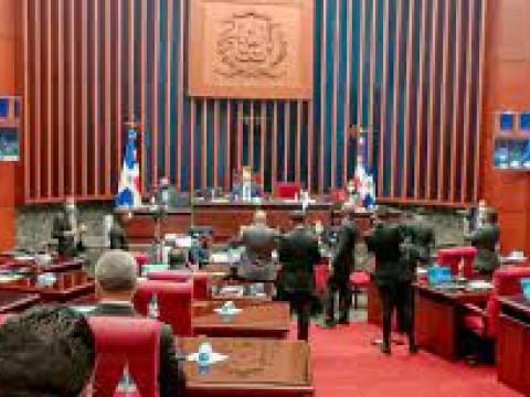 Estas son las leyes, y sus exenciones, que quieren "tumbar" los senadores