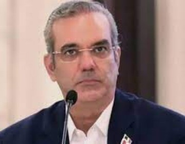 Luis Abinader: &ldquo;Que me sigan criticando, yo voy a seguir consultando&rdquo;