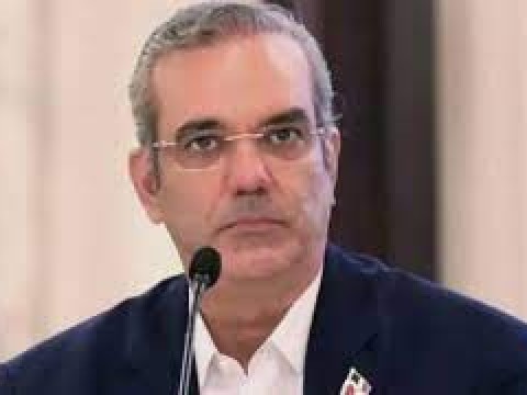 Luis Abinader: &ldquo;Que me sigan criticando, yo voy a seguir consultando&rdquo;