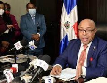 Alfredo Pacheco respalda las acciones que est&aacute; tomando el presidente frente a la crisis haitiana