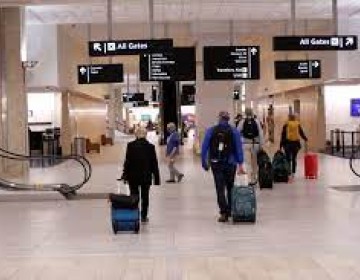OMS pide levantar restricciones a viajes internacionales por pandemia COVID