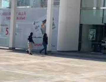 Apresan a dos personas m&aacute;s dentro de un banco en Santiago