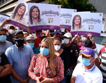 Candidatos a diputados protestan frente a la Junta Electoral de Santiago