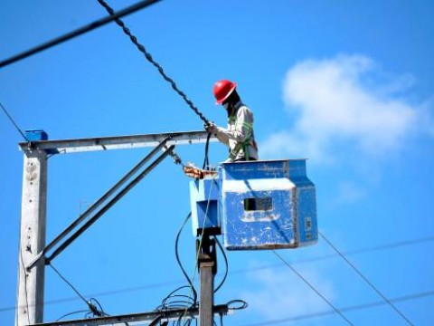 Al menos 6 mil clientes de Edenorte permanecen sin servicio el&eacute;ctrico por tormenta Laura