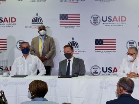 EE.UU y Abinader firman acuerdo de $251 millones de d&oacute;lares para desarrollo de RD 