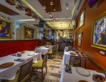 Nueva York se plantea retrasar la reapertura del interior de los restaurantes