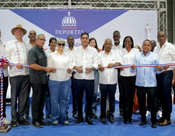 Ministro Kelvin Cruz entrega remozado multiuso de Consuelo con inversi&oacute;n superior a RD 22 millones
