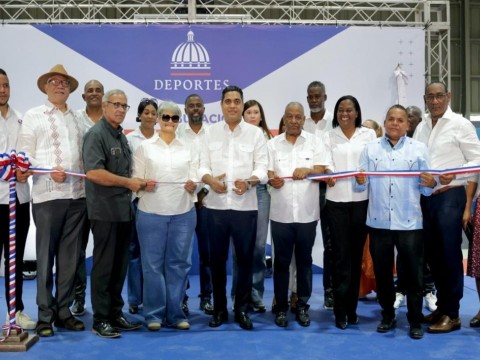 Ministro Kelvin Cruz entrega remozado multiuso de Consuelo con inversi&oacute;n superior a RD 22 millones
