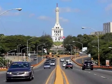 Santiago: Gobierno construir&aacute; primer eje de transporte p&uacute;blico en Santiago