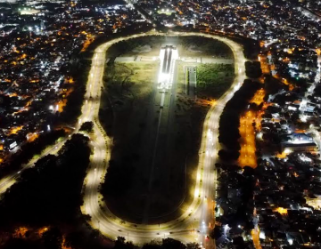 EDEEste ilumina las inmediaciones del monumento Faro a Col&oacute;n